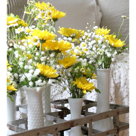 Vintage Milk Glass bud vase set - Picture 4 of 4